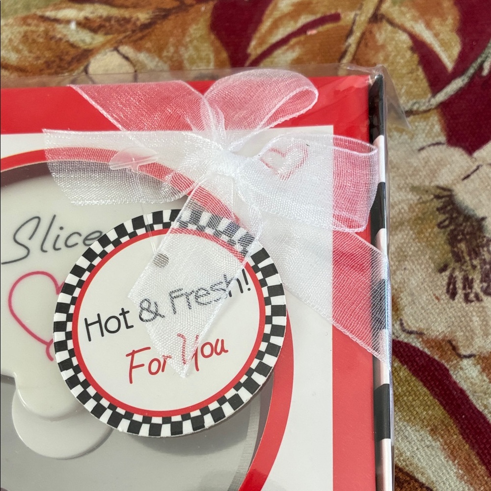 Cute Boxed Pizza Cutter - Picture 3 of 4